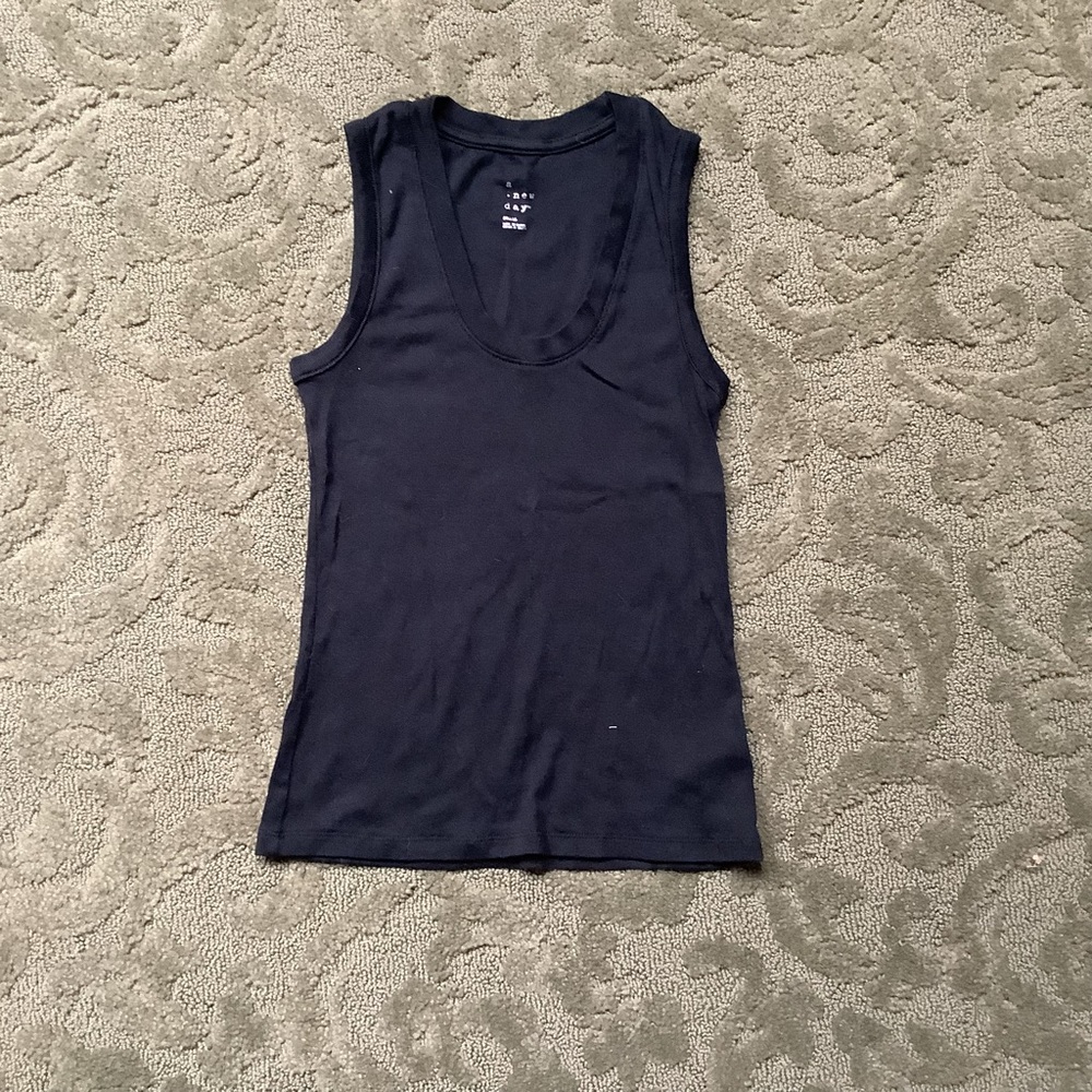 (Bin 4) A new tank ribbed fitted tank top, Size S
